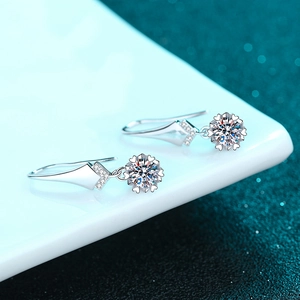 Boucles d'oreilles flocon de neige élégantes en argent S925 et moissanite