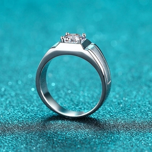 S925 sterling silver men's ring with 1-carat moissanite in a brushed pyramid design