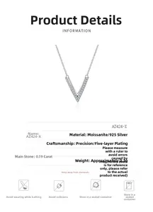 Détail du collier pendentif en V argent S925 avec micro-incrustation de moissanite