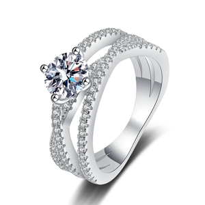 Luxurious 925 sterling silver interlaced ring with a brilliant 1-carat moissanite stone