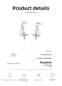 Vue détaillée des boucles d'oreilles étoile en argent 925 et pavé de moissanite