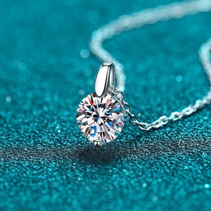 Sparkling round moissanite pendant necklace in polished S925 sterling silver setting