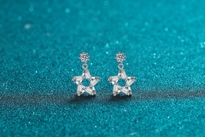 Detailed close-up of S925 sterling silver star drop earrings with moissanite accents