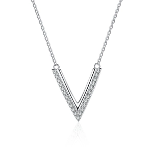 Collier en V minimaliste en argent 925 avec pierres moissanites micro-pavées brillantes