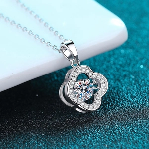 Elegant S925 sterling silver four-leaf clover dancing moissanite pendant necklace