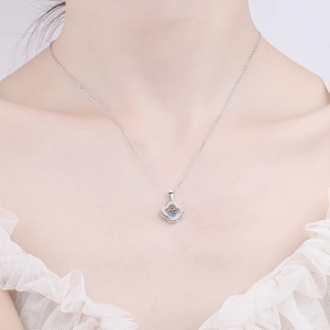 Elegant S925 sterling silver hollow clover pendant necklace with sparkling moissanite stone