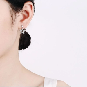Elegant S925 sterling silver star drop earrings with sparkling moissanite for women