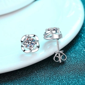 Orecchini a lobo minimalisti in argento S925 con moissanite e design a petalo