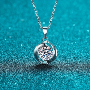 925 Sterling Silver Moissanite Pendant Necklace For Women Round Swirl Design 1 Carat Moissanite Inlaid Minimalist Fashion Jewelry