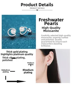 Détail de boucles d'oreilles en argent S925 avec perle d'eau douce et moissanite