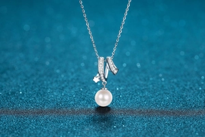 Macro shot of 925 silver necklace with white pearl and sparkling star pendant