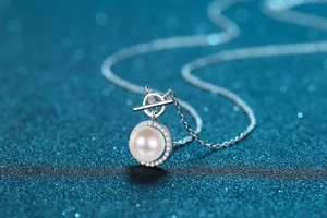 Macro shot of S925 silver OT buckle necklace with flawless 9mm freshwater pearl and moissanite