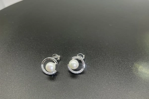 Détails de boucles d'oreilles en argent S925 avec perles d'eau douce et zircons