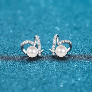Boucles d'Oreilles Clous en Argent Sterling 925 Moissanite et Perle d'Eau Douce pour Femme Forme de Coeur Incrustées de Strass Bijoux Fins Avec Boîte Cadeau