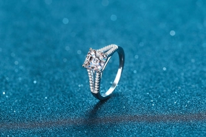 Macro shot of S925 silver ring with large Asscher cut stone and split shank design