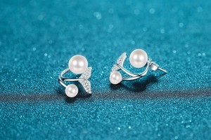 Detail of mermaid tail earrings with freshwater pearls and moissanite stones in S925 silver