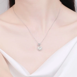 Elegant S925 sterling silver necklace with a 9mm freshwater pearl and moissanite halo