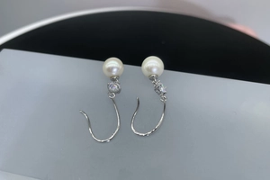 Detailed view of S925 silver earrings with 8mm freshwater pearls and moissanite stones