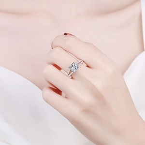 Elegant S925 sterling silver ring with square cut moissanite and split shank design