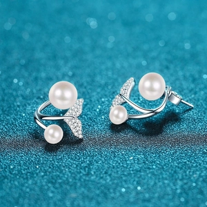 Elegant S925 sterling silver mermaid tail stud earrings with glowing white pearls