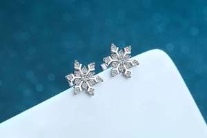 Macro shot of S925 sterling silver snowflake earrings with moissanite center stone