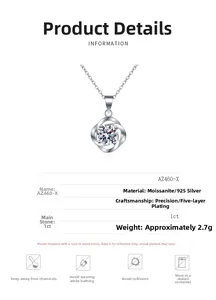 Dettaglio del ciondolo in argento 925 con moissanite da 1ct e placcatura a 5 strati