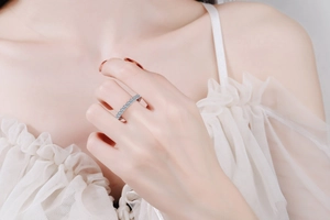 Detail of S925 sterling silver eternity ring with pavé moissanite stones on hand