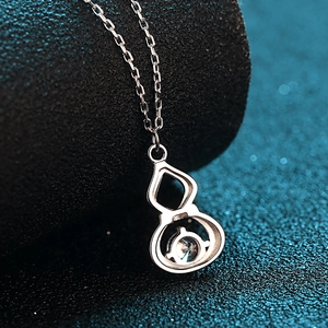 S925 Sterling Silber Halskette mit Moissanit-Anhänger in eleganter Flaschenkürbis-Form