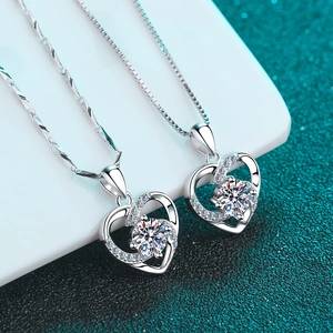 Collier en argent sterling S925 avec pendentif cœur et pierres moissanites brillantes