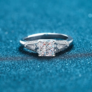 Bague élégante en argent S925 avec moissanite taille princesse et anneau géométrique creux