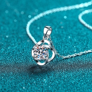 Collana con Ciondolo in Argento Sterling 925 Moissanite Zirconia Elegante Cyclone Quattro Artigli Gioielli Regalo Donna Accessorio