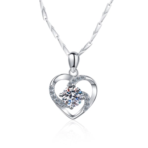 Pendentif cœur élégant en argent sterling S925 avec une pierre de moissanite brillante