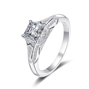 Bague luxueuse en argent S925 avec moissanite taille princesse et pavé de diamants fins