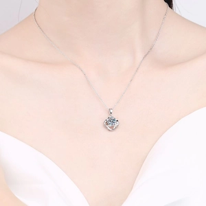 Collana in argento sterling 925 con moissanite rotonda da 1 carato e design a vortice