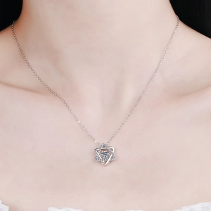 Collier pendentif hexagramme en argent sterling S925 avec moissanite mobile sur le cou