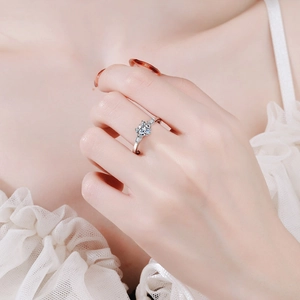 Élégante bague en argent S925 avec une pierre de moissanite en forme de cœur