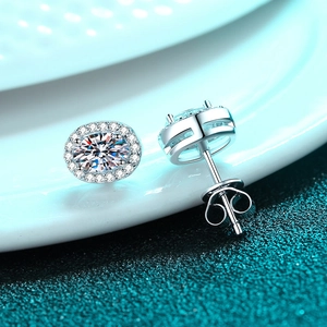 Boucles d'oreilles ovales en moissanite et argent S925 avec design entourage halo
