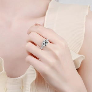 Elegant S925 sterling silver ring with 3-carat round brilliant moissanite stone