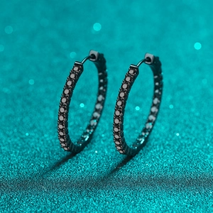 Paire de boucles d'oreilles créoles noires en argent S925 serties de moissanite noire