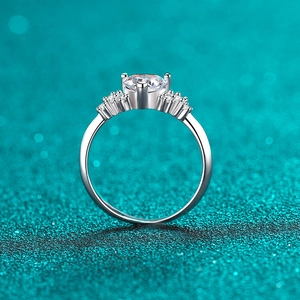 Classic S925 sterling silver heart shaped moissanite engagement ring for women