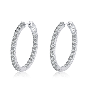 Élégantes boucles d'oreilles créoles en argent 925 avec pierres moissanite