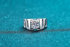 Macro de bague pour homme en argent 925 avec moissanite ronde de 1 carat au centre