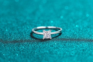Macro shot of princess cut moissanite on a classic S925 sterling silver ring band