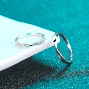 Elegant S925 sterling silver couple ring set featuring moissanite and twisted band design