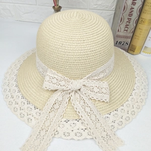 Chapeau Seau en Paille d'Été pour Femmes Avec Bordure en Dentelle Décoration de Nœud Large Bord Protection Solaire Chapeau de Soleil en Paille de Plage Pliable