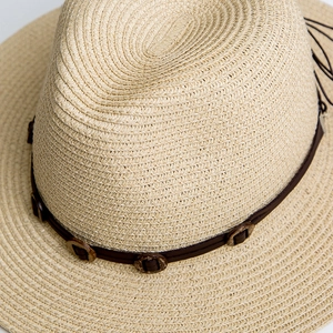 Cappello fedora in paglia beige con fascia in pelle marrone e bottoni decorativi