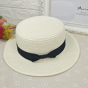 Elegante cappello di paglia estivo per donne e bambini con decorazione a fiocco nero