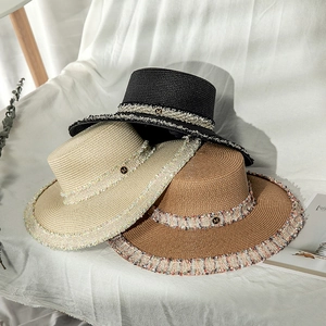 Chapeaux de paille à bord large avec dentelle et logo M en trois couleurs