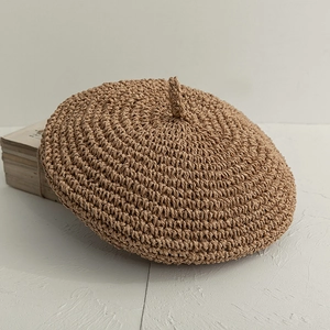 Béret en paille fait main pour femme respirant de couleur havane pour les vacances