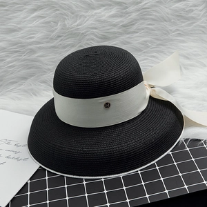 Eleganter schwarzer Strohhut mit cremefarbenem Band und schicker Schleife für Damen